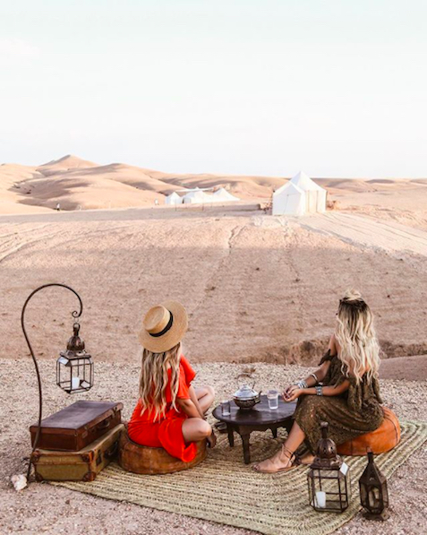 Micheli Fernandes and Livia Brasilc drinking tea in the Sahara Desert