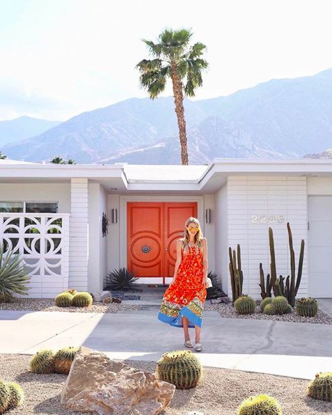 Palm Springs photo spot with the red door